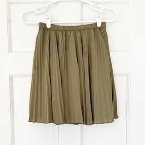 BANANA REPUBLIC pleated skirt size 00P green elastic waist lined